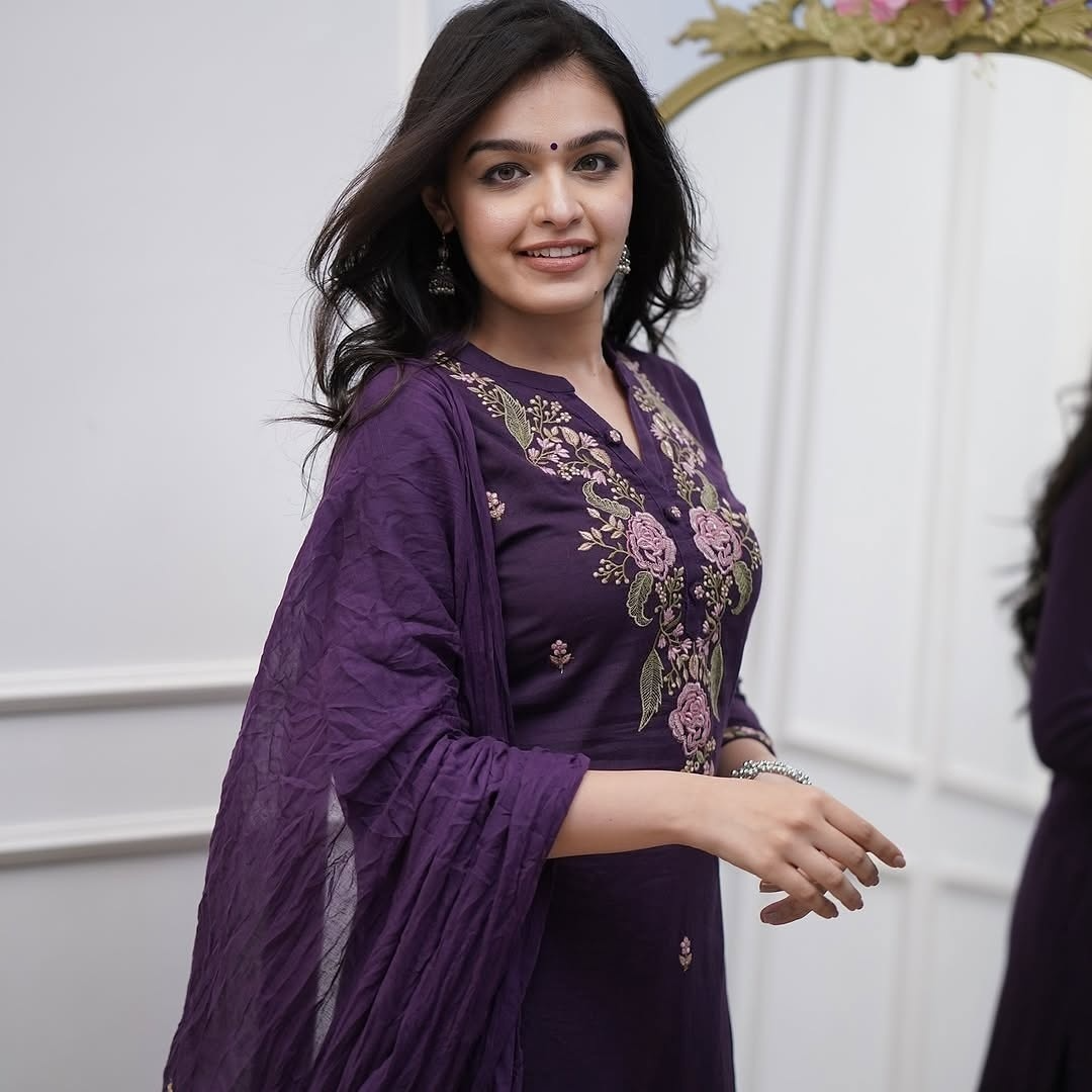 Women Viscose Silk Embroidered Kurta With Pant & Dupatta