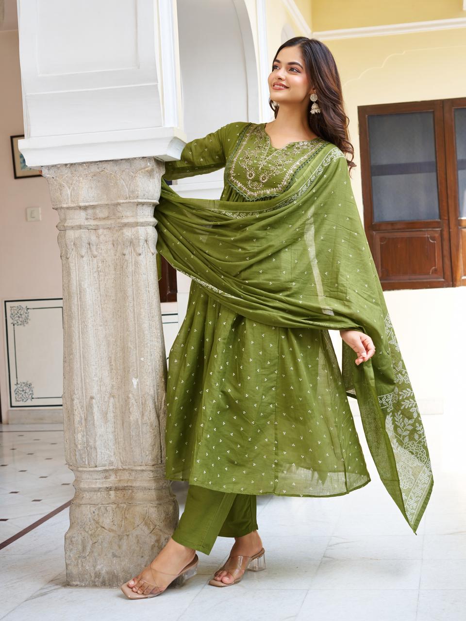 Women Green Printed cotton Embroidered Kurta With Pant & Dupatta