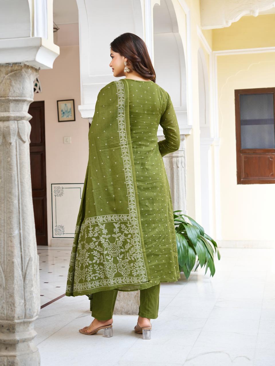 Women Green Printed cotton Embroidered Kurta With Pant & Dupatta