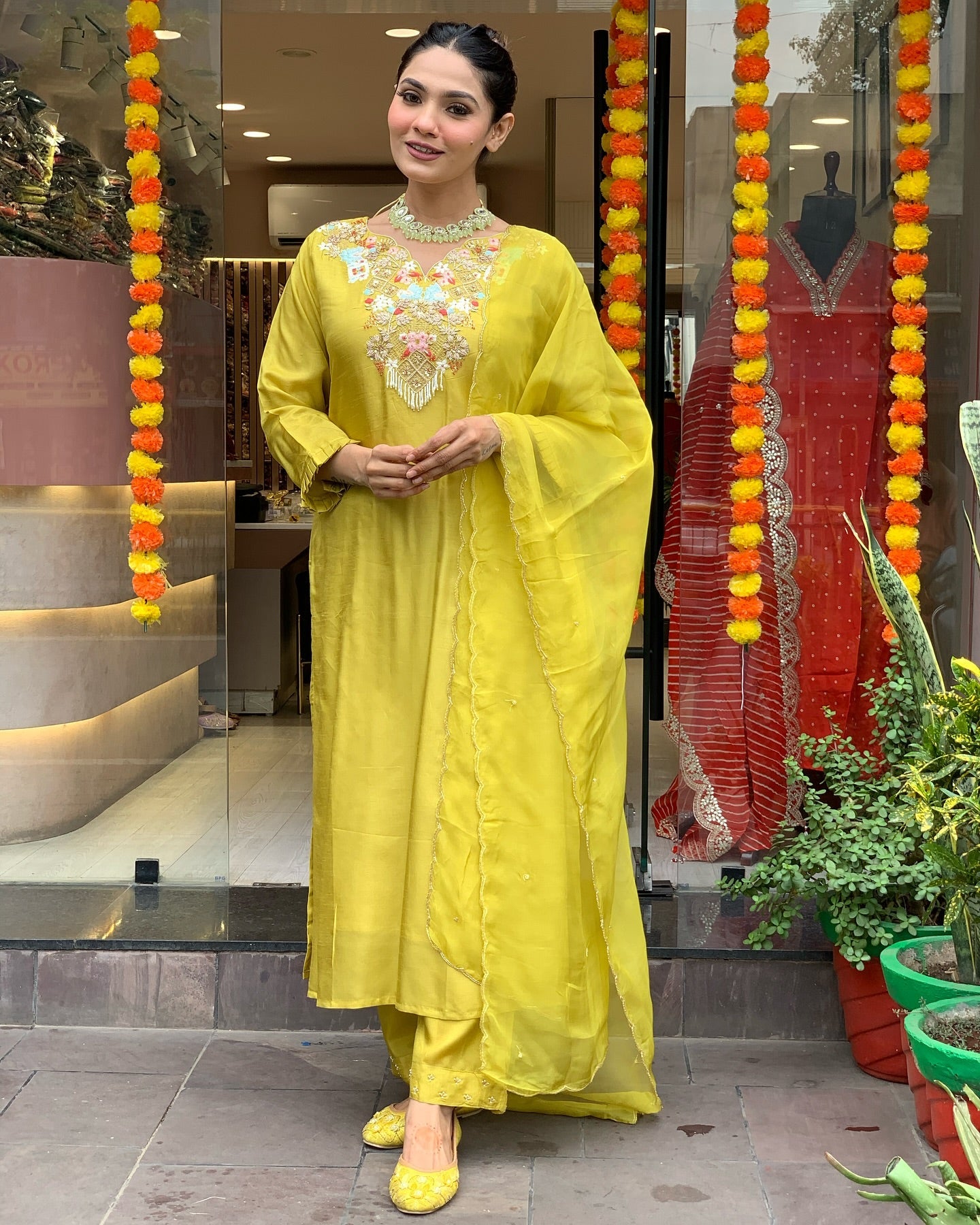 Chanderi Silk Embroidered Kurta with Pant and Organza Dupatta Sets