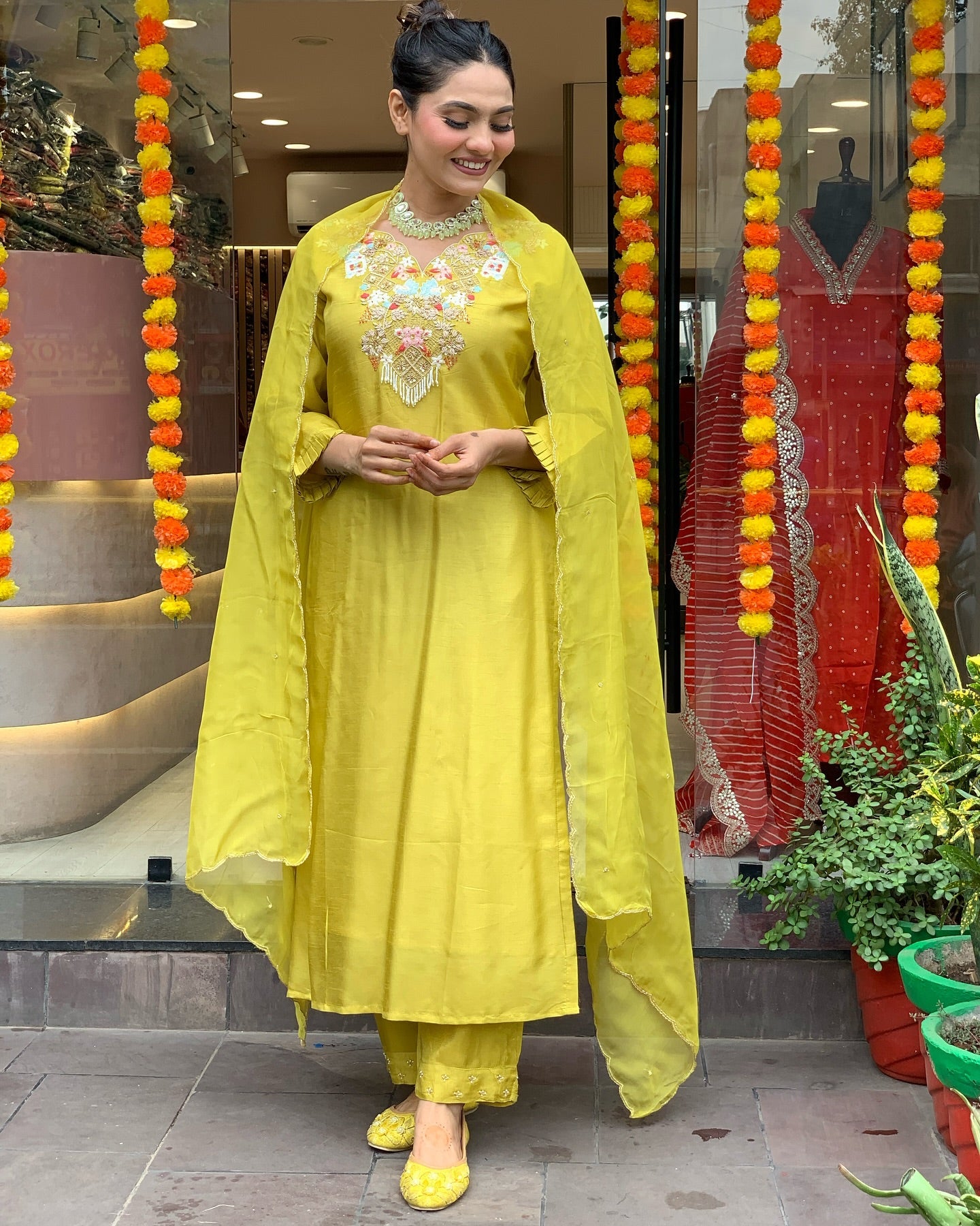 Chanderi Silk Embroidered Kurta with Pant and Organza Dupatta Sets