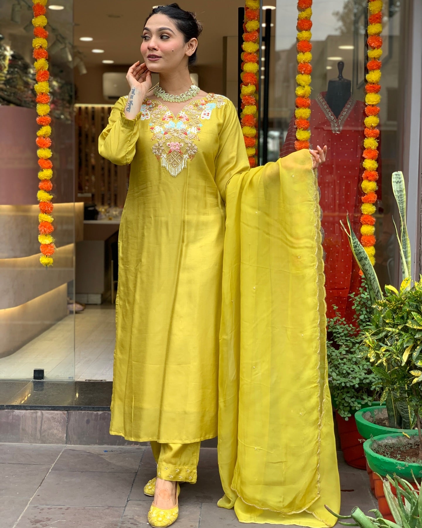 Chanderi Silk Embroidered Kurta with Pant and Organza Dupatta Sets