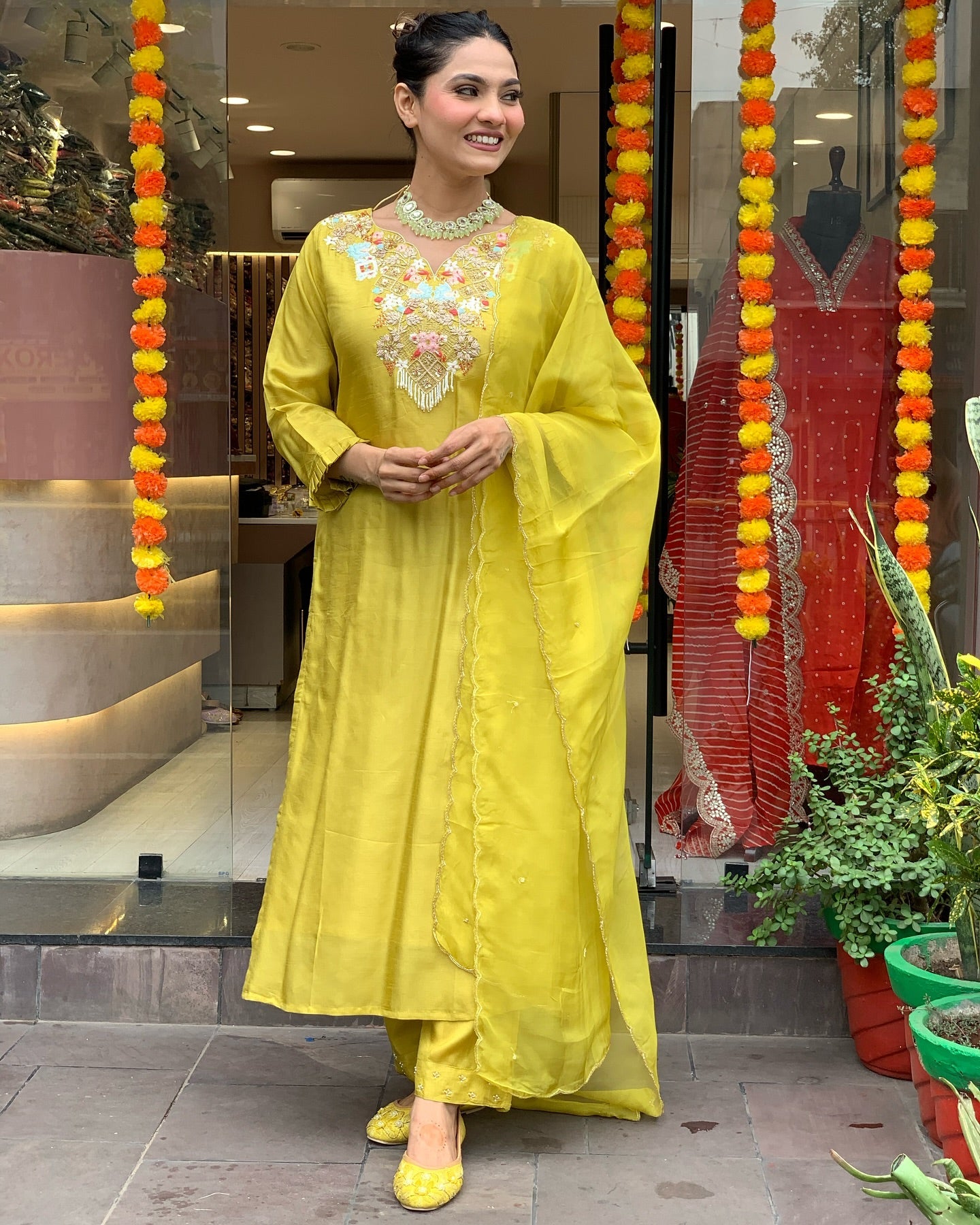 Chanderi Silk Embroidered Kurta with Pant and Organza Dupatta Sets