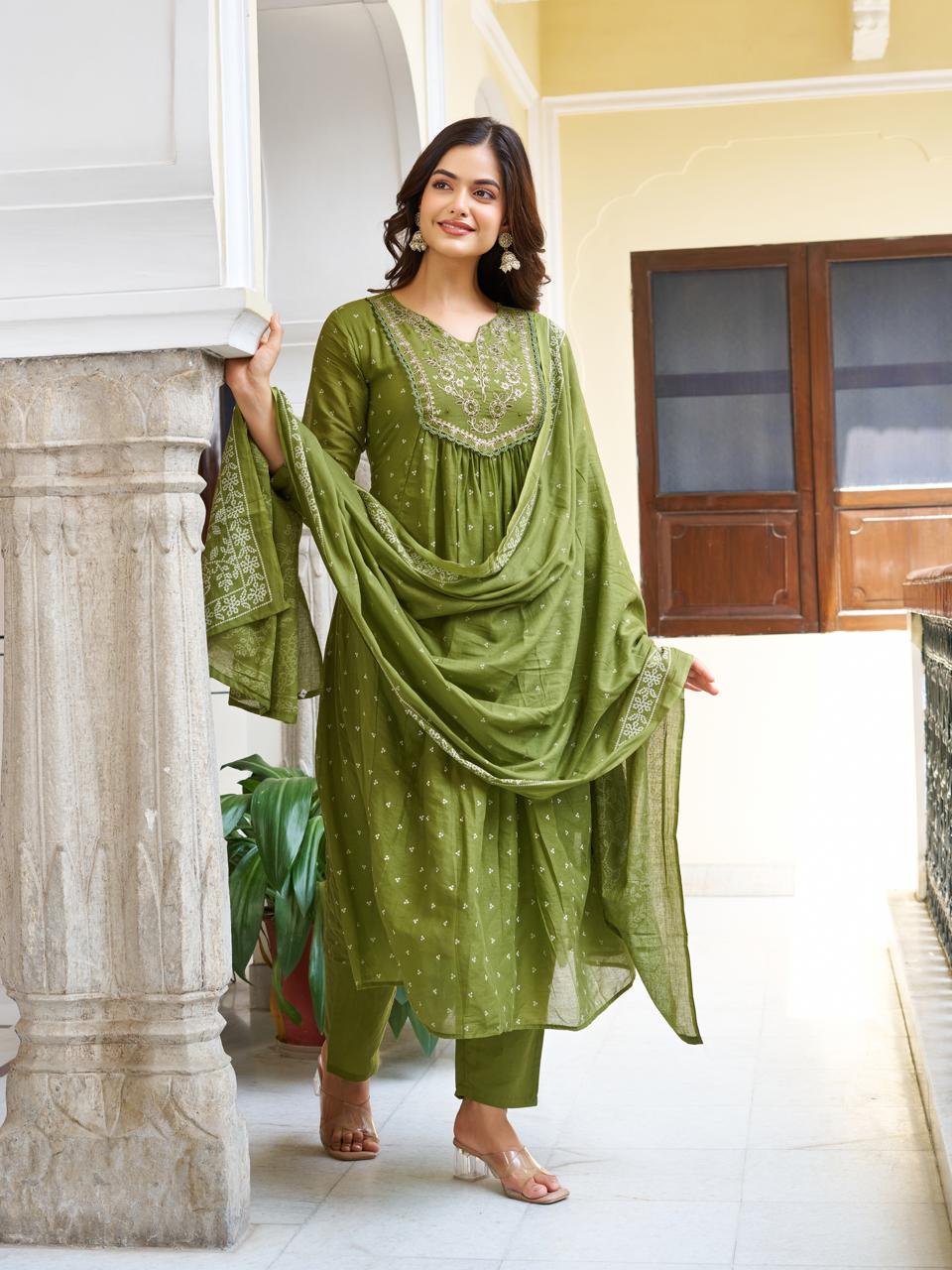 Women Green Printed cotton Embroidered Kurta With Pant & Dupatta