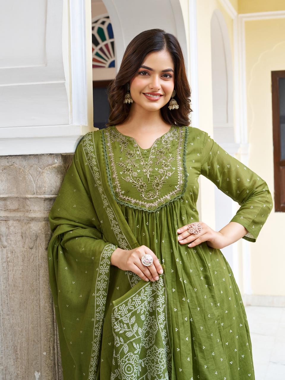 Women Green Printed cotton Embroidered Kurta With Pant & Dupatta
