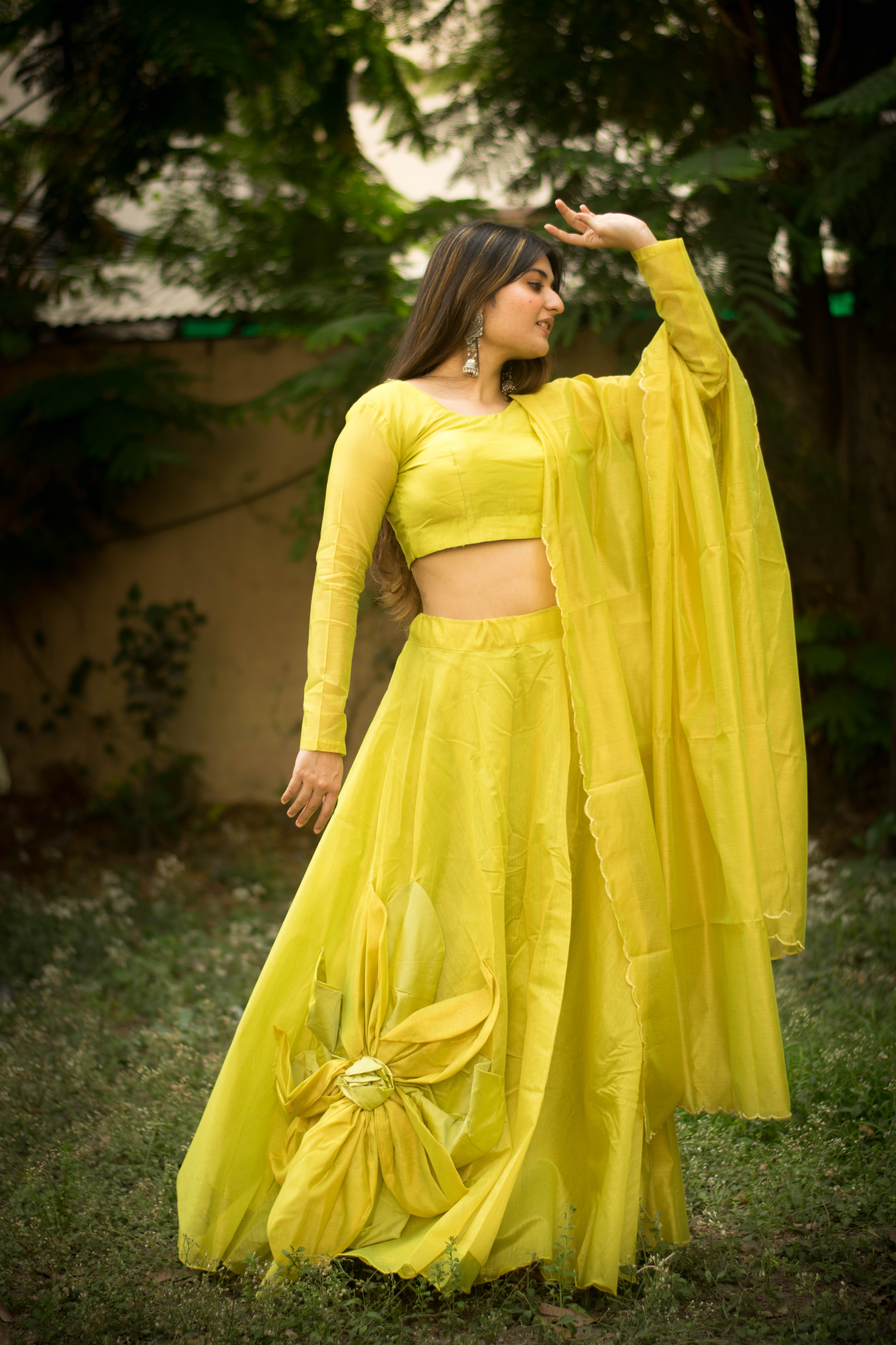 Womens Rajwadi Chanderi Silk with Hand Made Flower Wedding Readymade lehenga Choli.