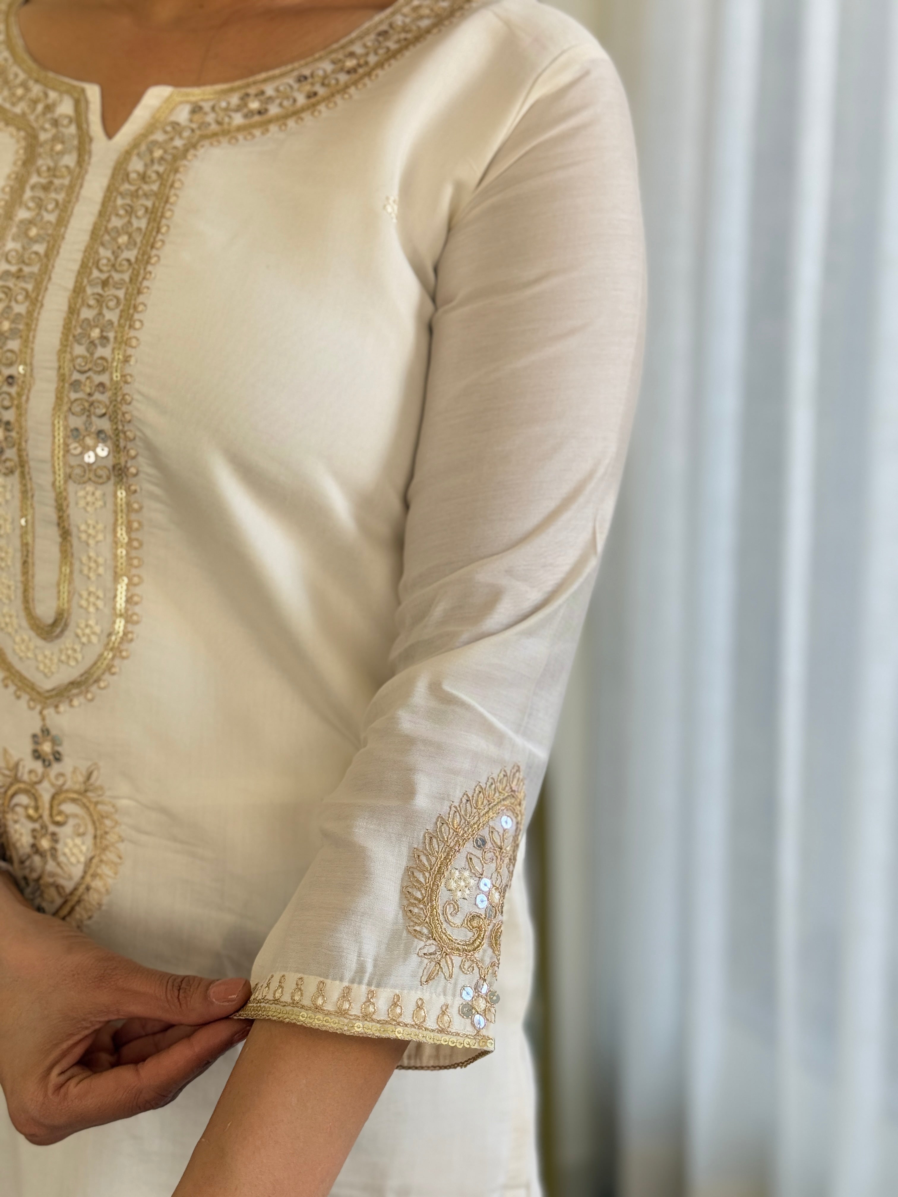 Off White Floral Embroidered Viscose Chanderi Kurta with Trousers & With jacquard Dupatta