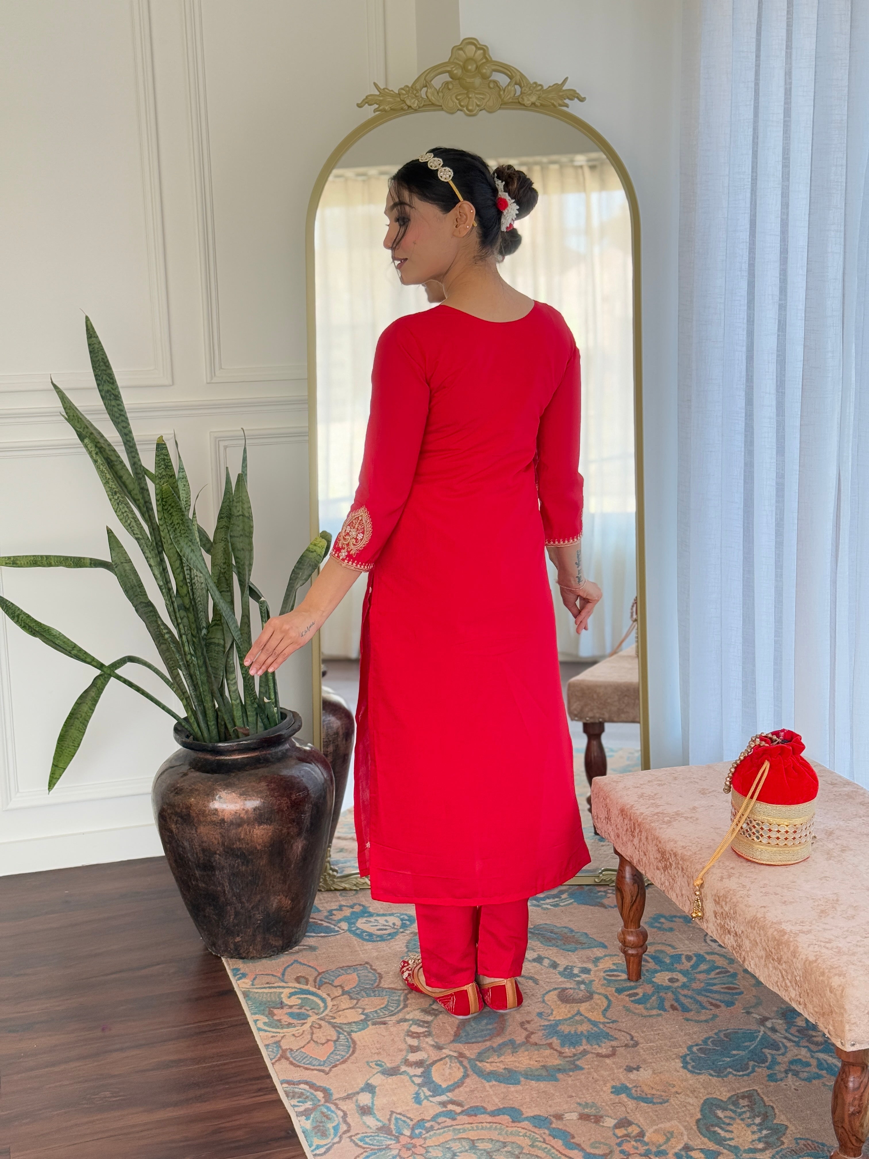 Off White Floral Embroidered Viscose Chanderi Kurta with Trousers & With jacquard Dupatta