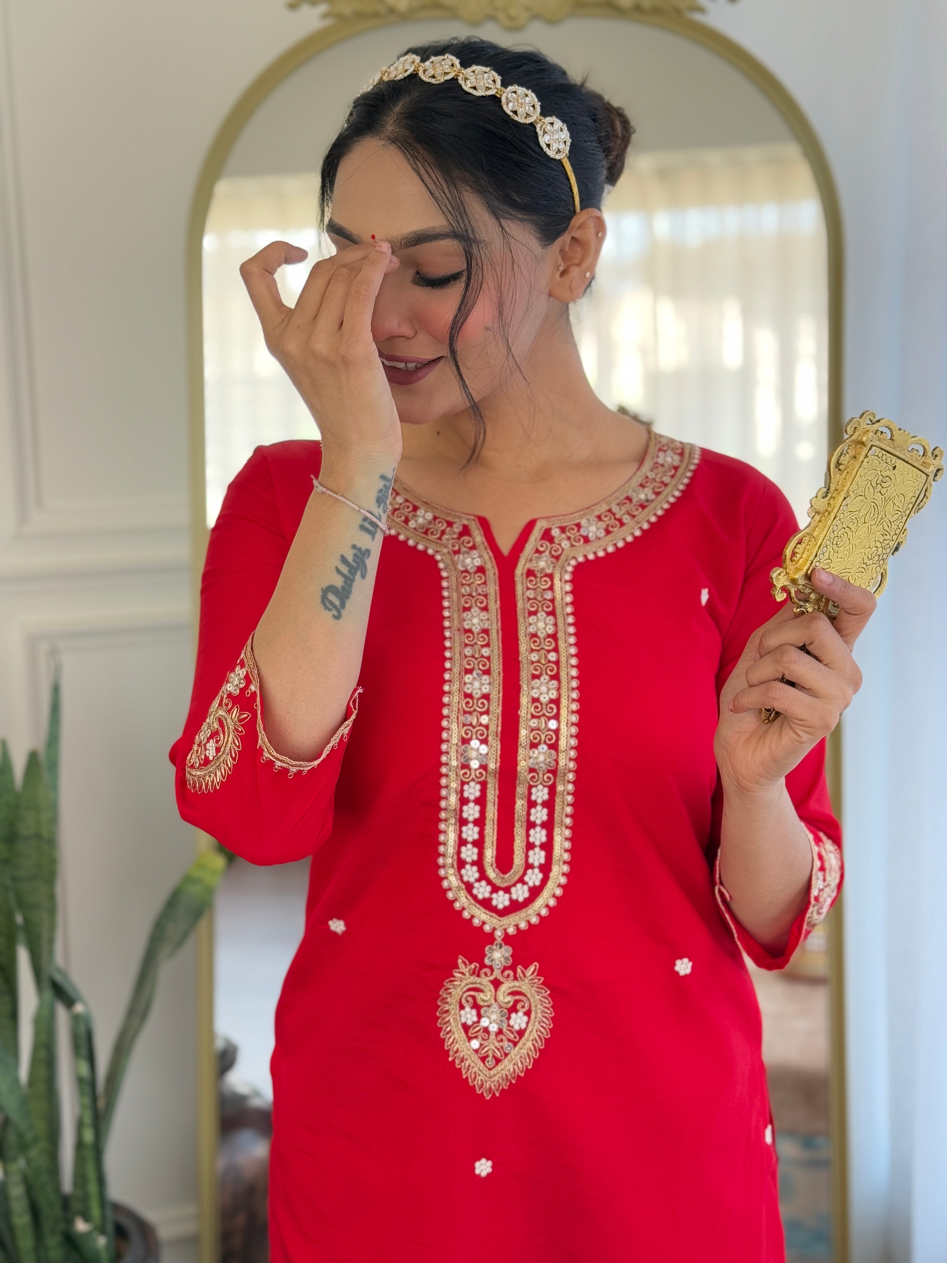 Off White Floral Embroidered Viscose Chanderi Kurta with Trousers & With jacquard Dupatta