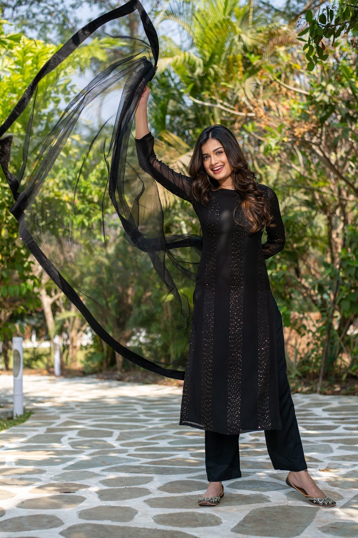 Women's Embroidery Georgette Straight Kurta Set With Dupatta