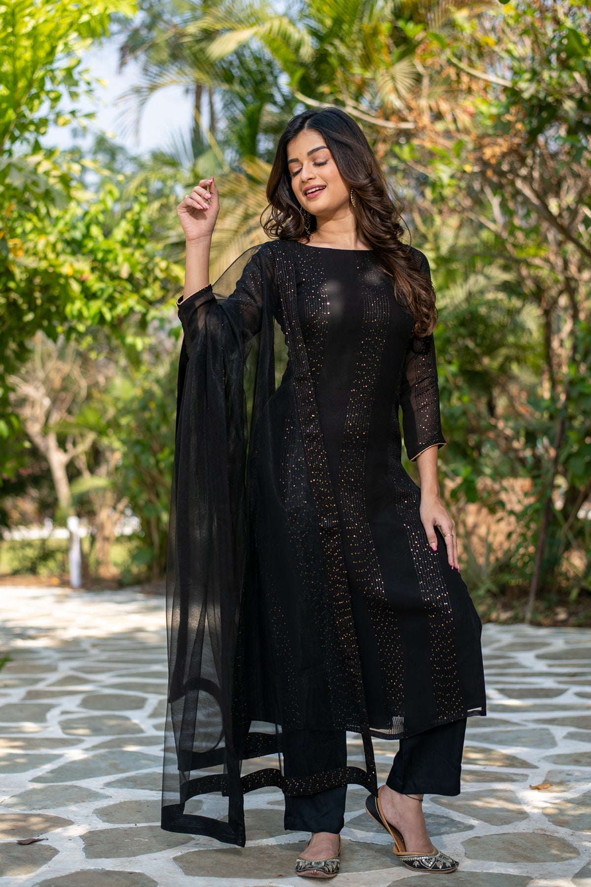 Women's Embroidery Georgette Straight Kurta Set With Dupatta