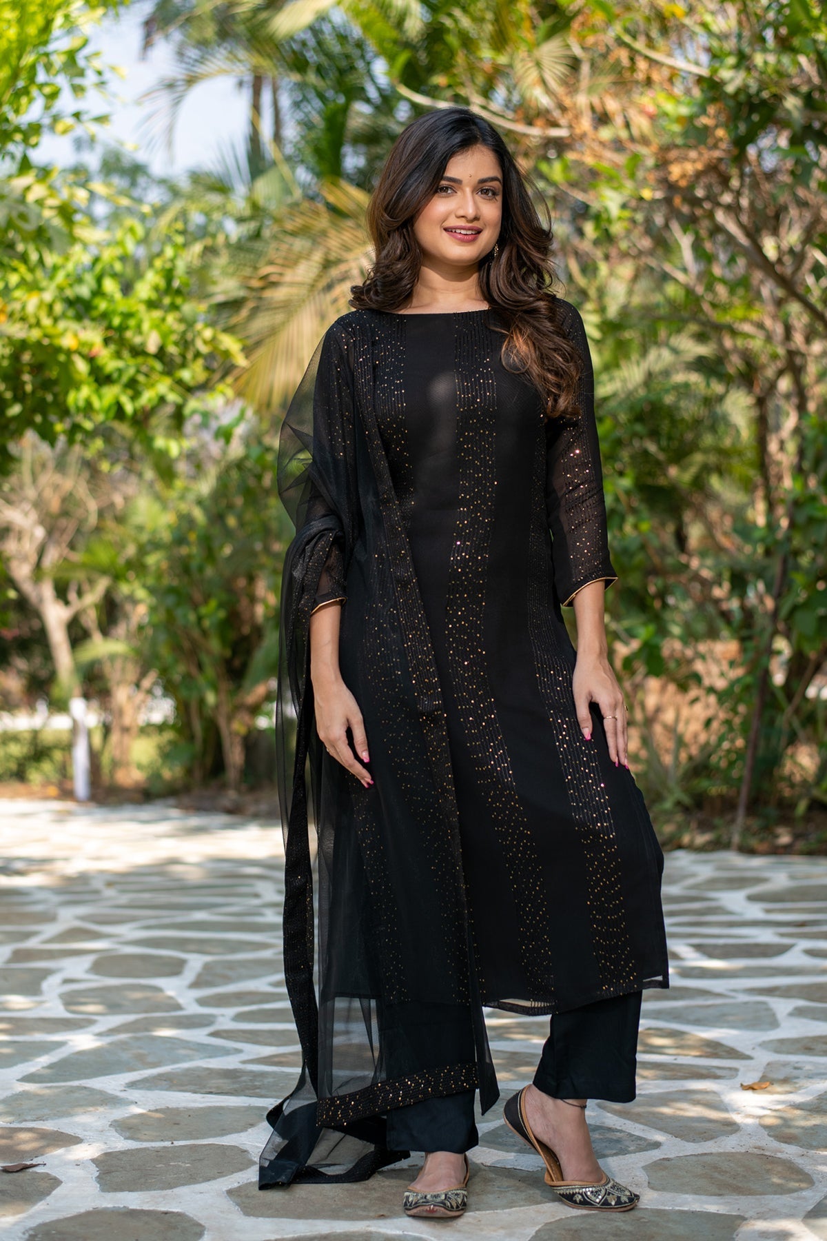 Women's Embroidery Georgette Straight Kurta Set With Dupatta