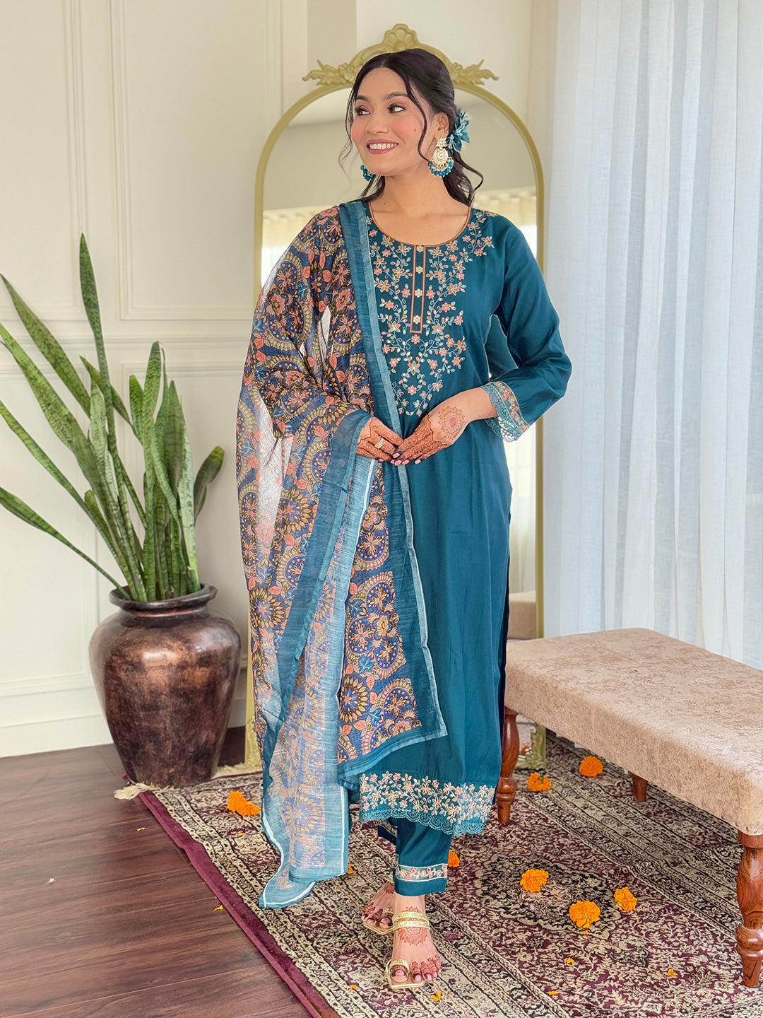 Women's Viscose Silk Solid Straight Kurta