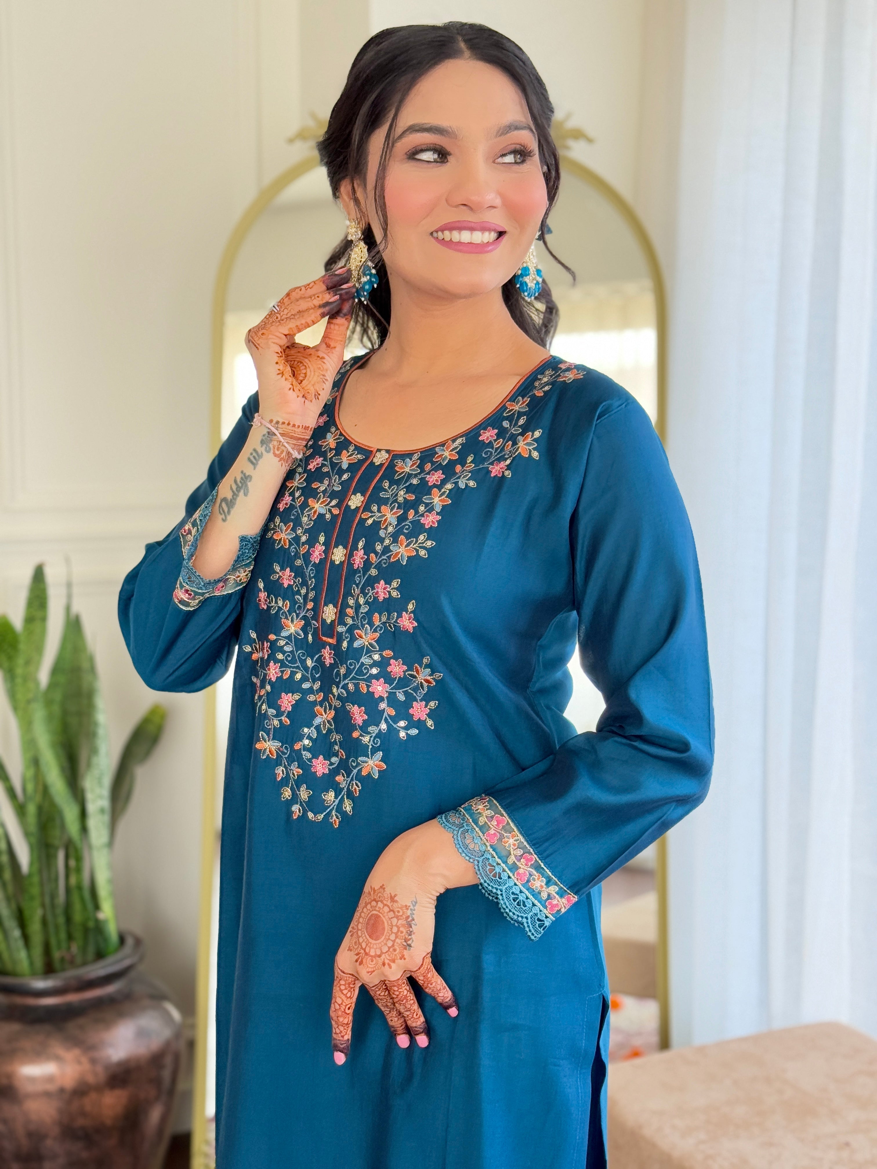 Women's Viscose Silk Solid Straight Kurta