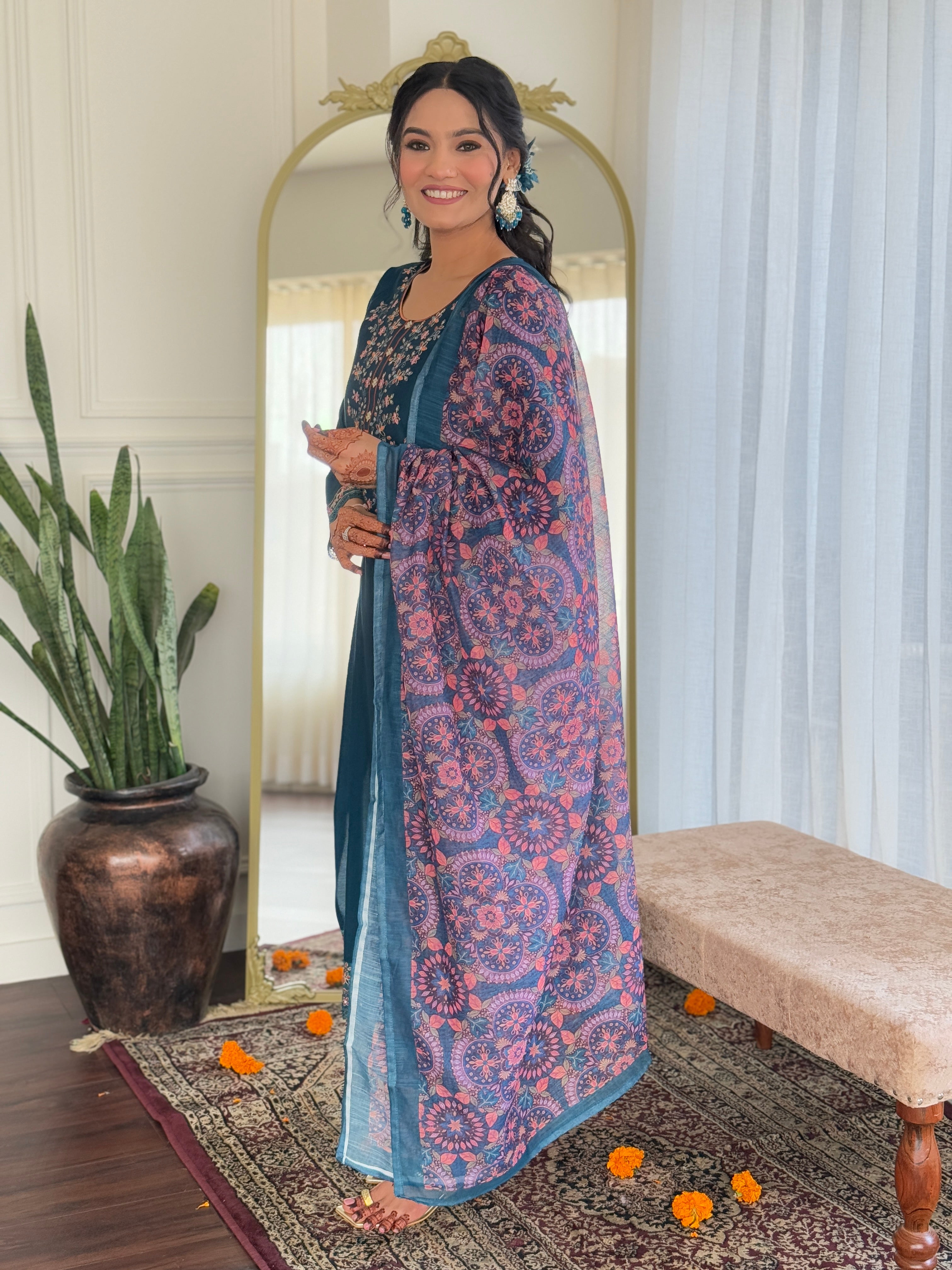 Women's Viscose Silk Solid Straight Kurta