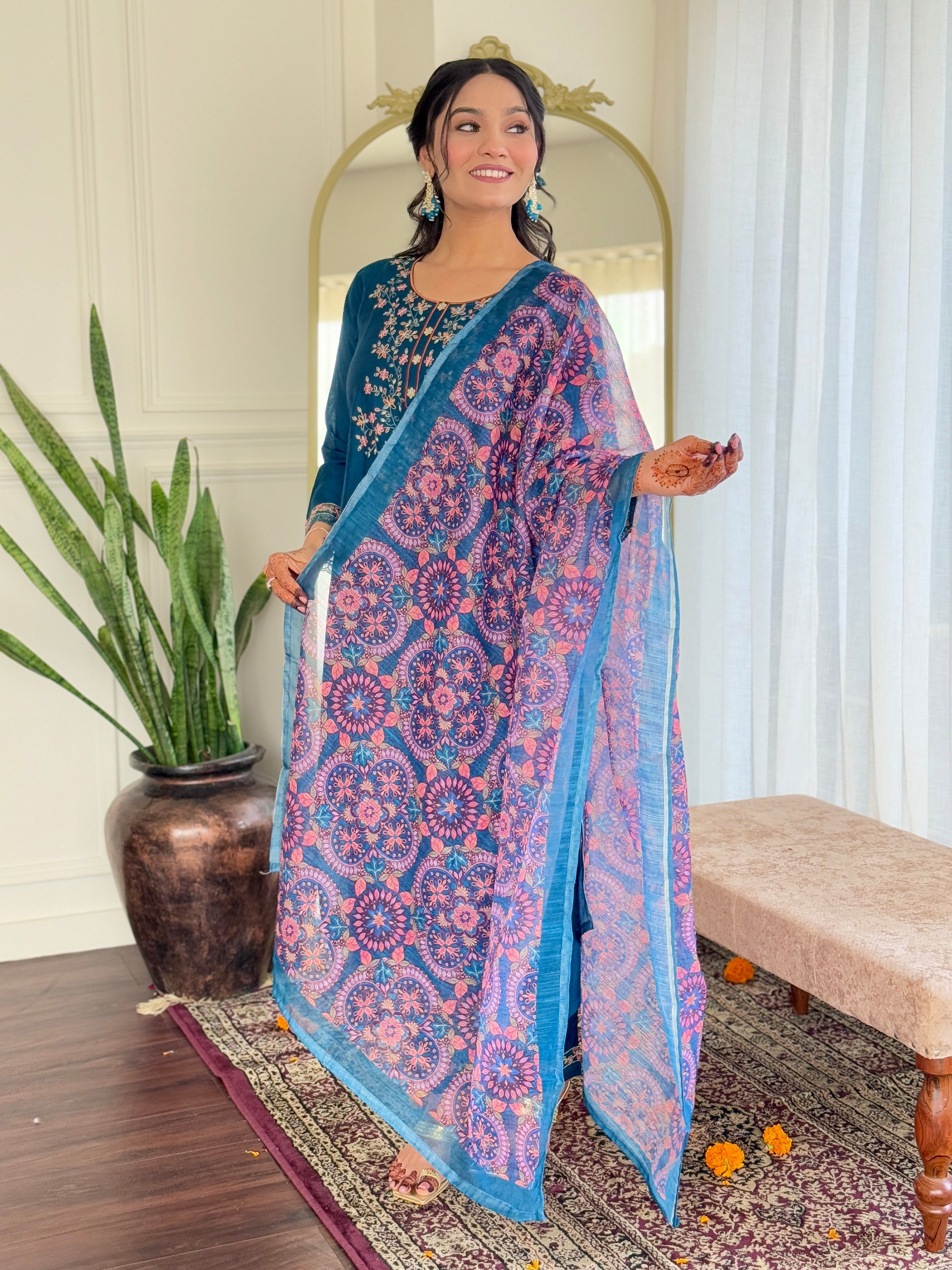 Women's Viscose Silk Solid Straight Kurta