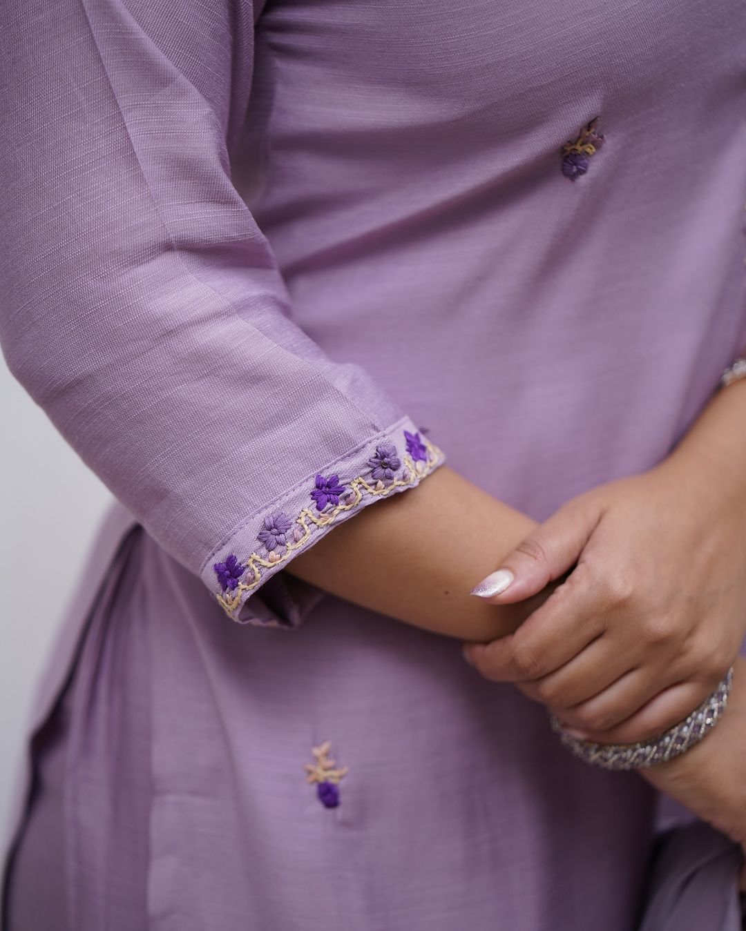 Womens Kurta with Pant and Dupatt , V-Neck.3/4 Sleeve Knee Length Purple
