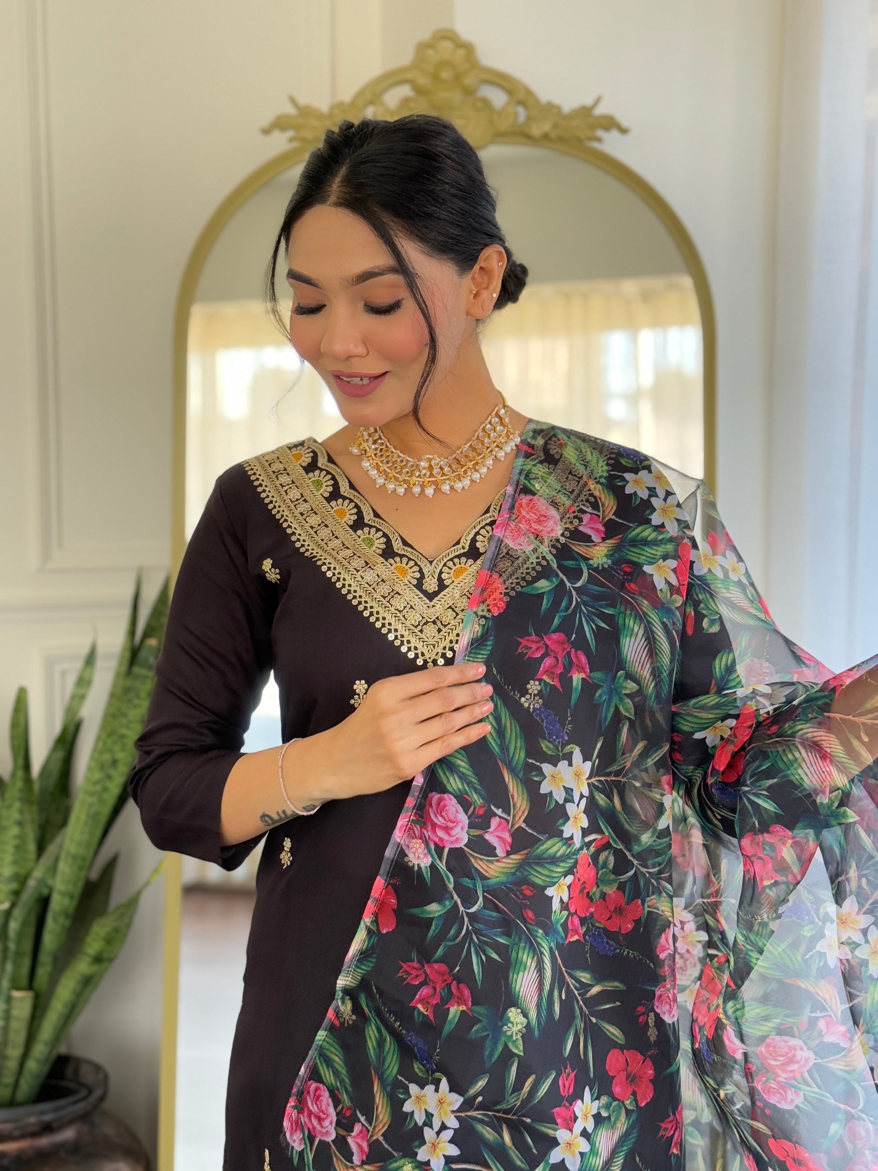 Pretty Women Kurta Sets for Women