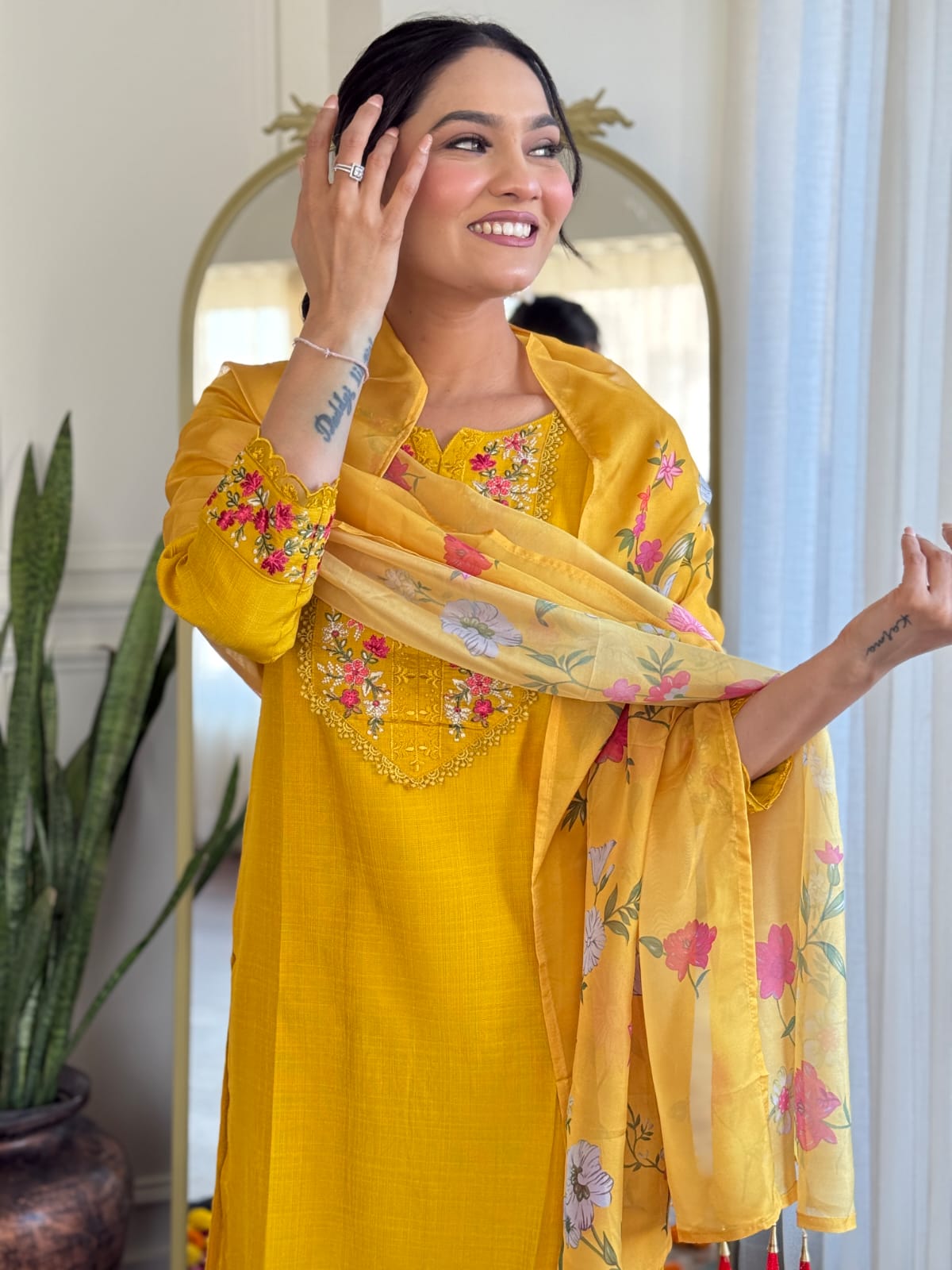 Women's Gadhwal silk Embroidered Straight Kurta with Gadhwal silk Pant & Teby organza Printed Dupatta Set