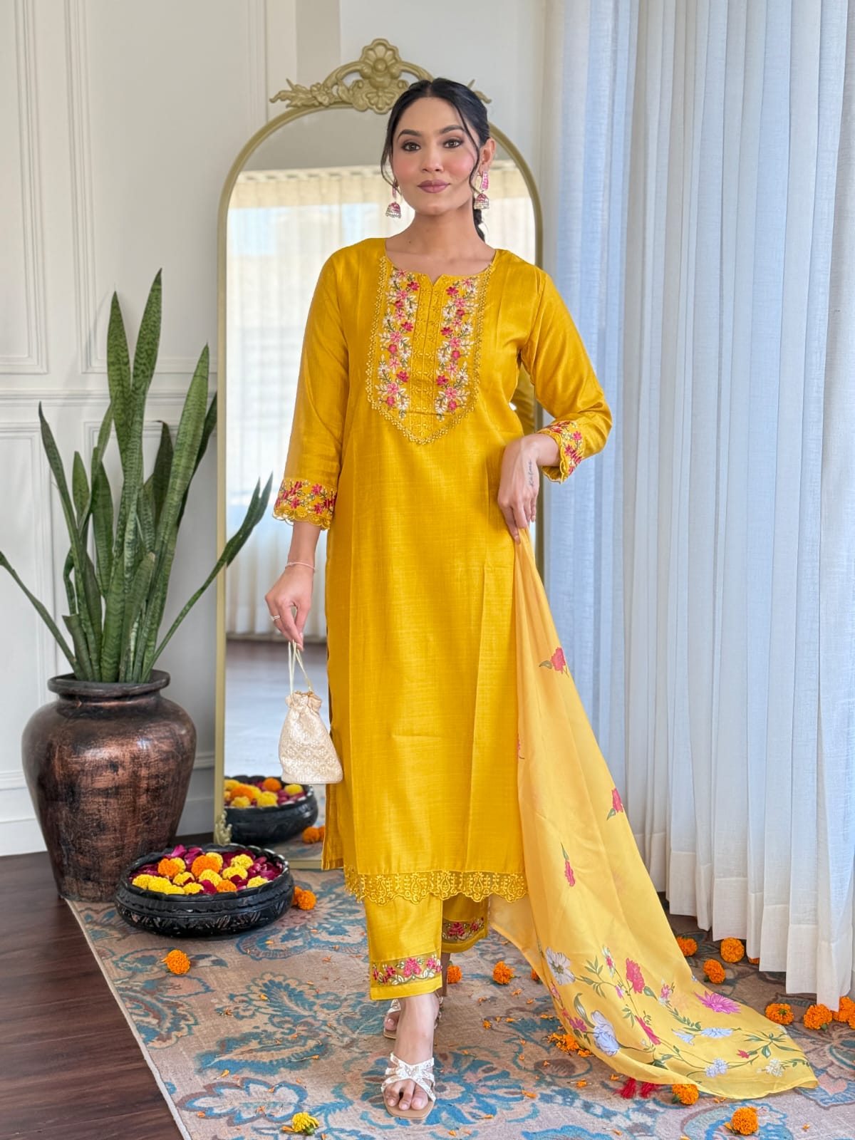 Women's Gadhwal silk Embroidered Straight Kurta with Gadhwal silk Pant & Teby organza Printed Dupatta Set
