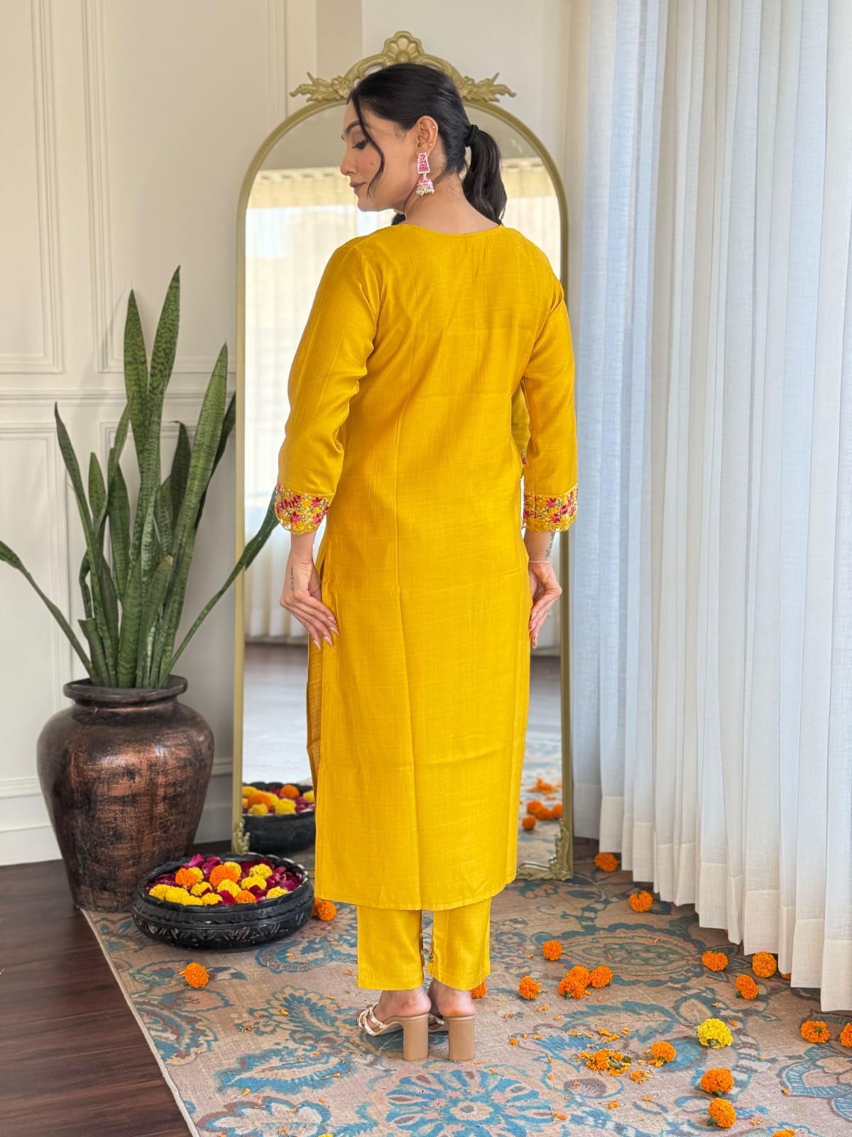 Women's Gadhwal silk Embroidered Straight Kurta with Gadhwal silk Pant & Teby organza Printed Dupatta Set