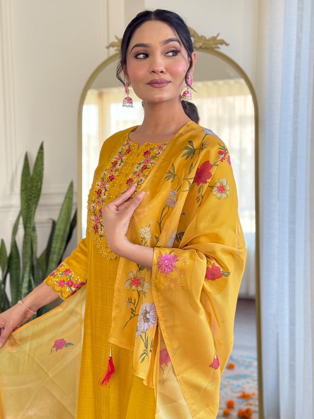 Women's Gadhwal silk Embroidered Straight Kurta with Gadhwal silk Pant & Teby organza Printed Dupatta Set