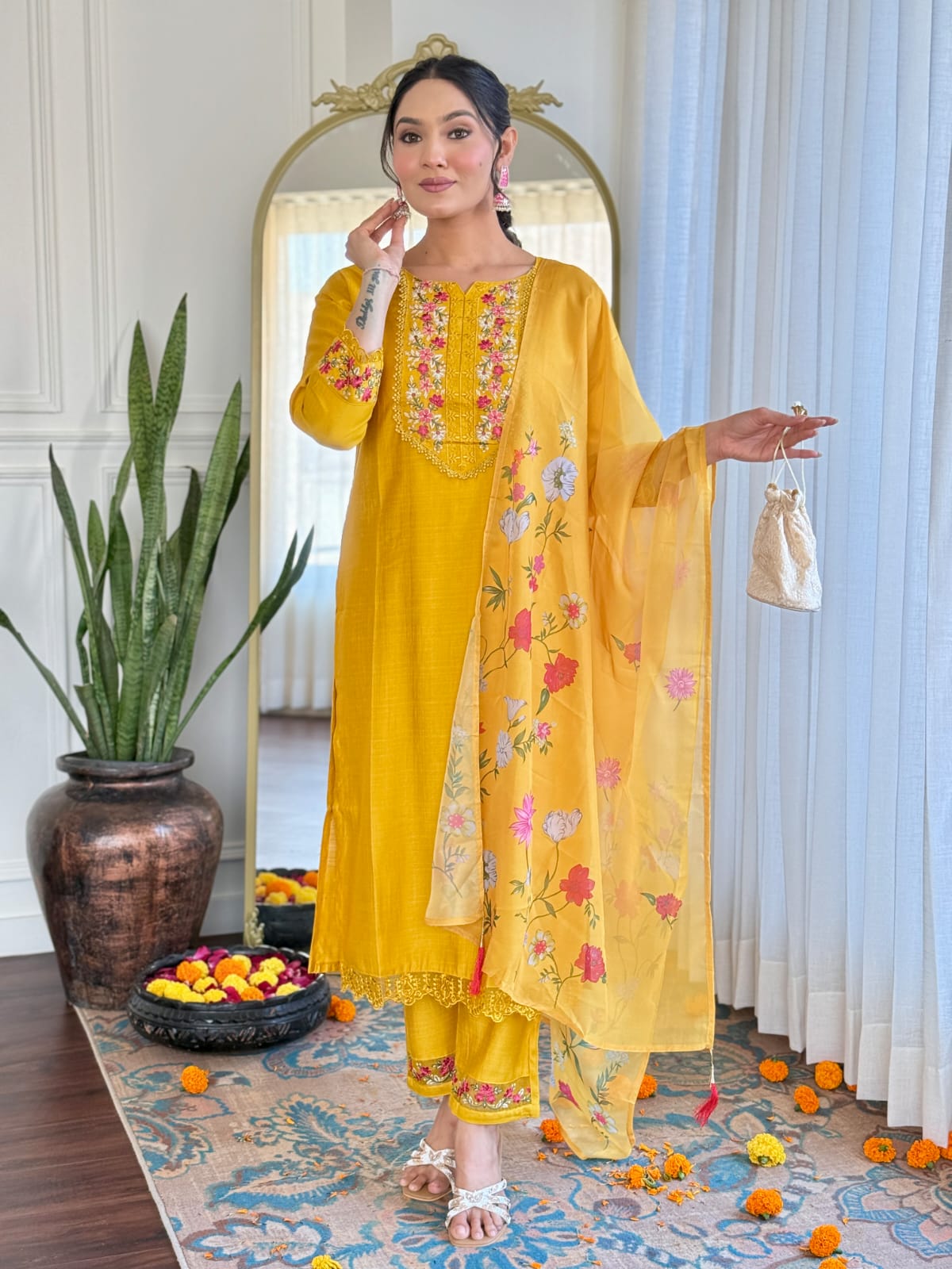 Women's Gadhwal silk Embroidered Straight Kurta with Gadhwal silk Pant & Teby organza Printed Dupatta Set