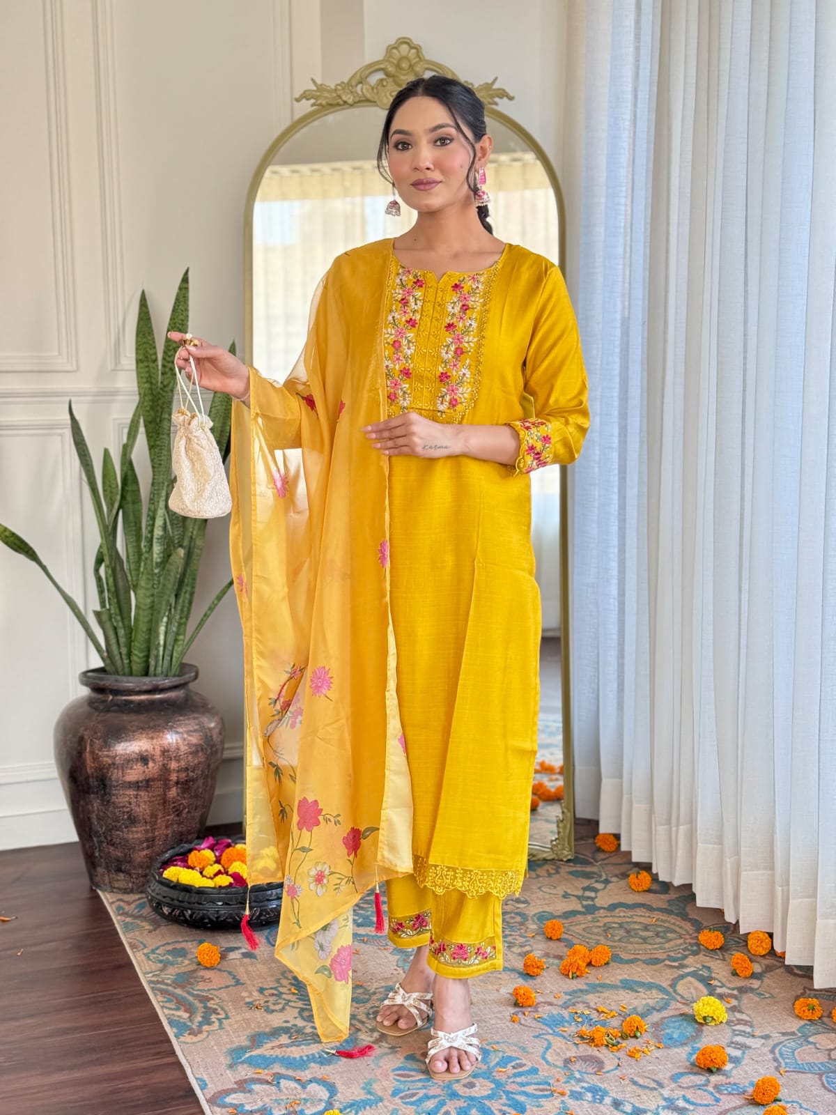 Women's Gadhwal silk Embroidered Straight Kurta with Gadhwal silk Pant & Teby organza Printed Dupatta Set