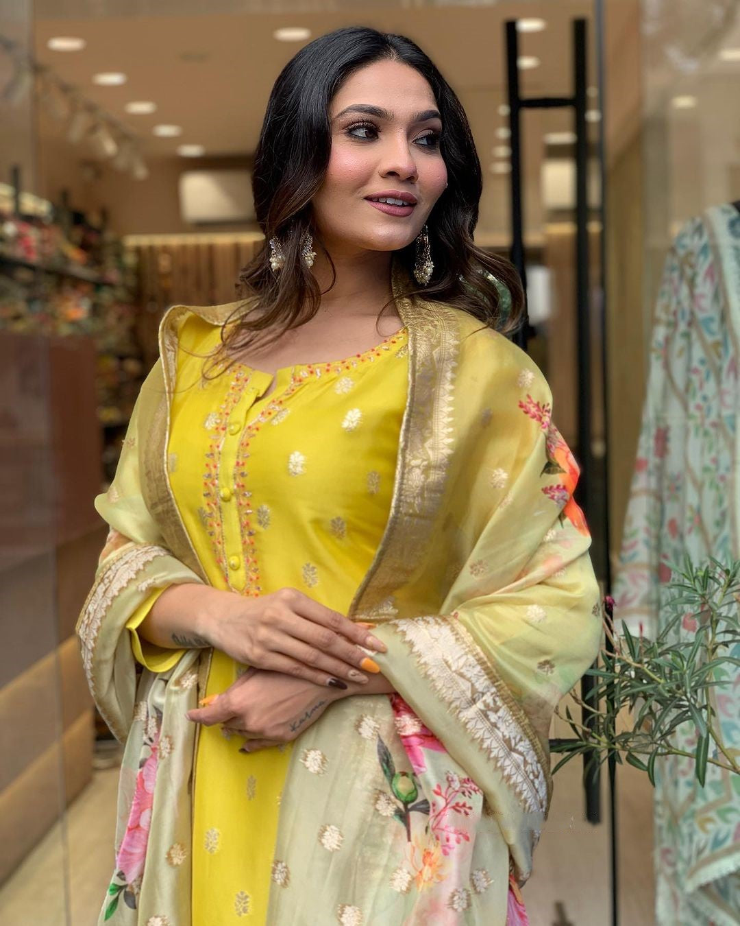 Women's Viscose organza jacquard Embroidered Straight Kurta with Viscose Pant & Jacqard heavy with Printed Dupatta Set