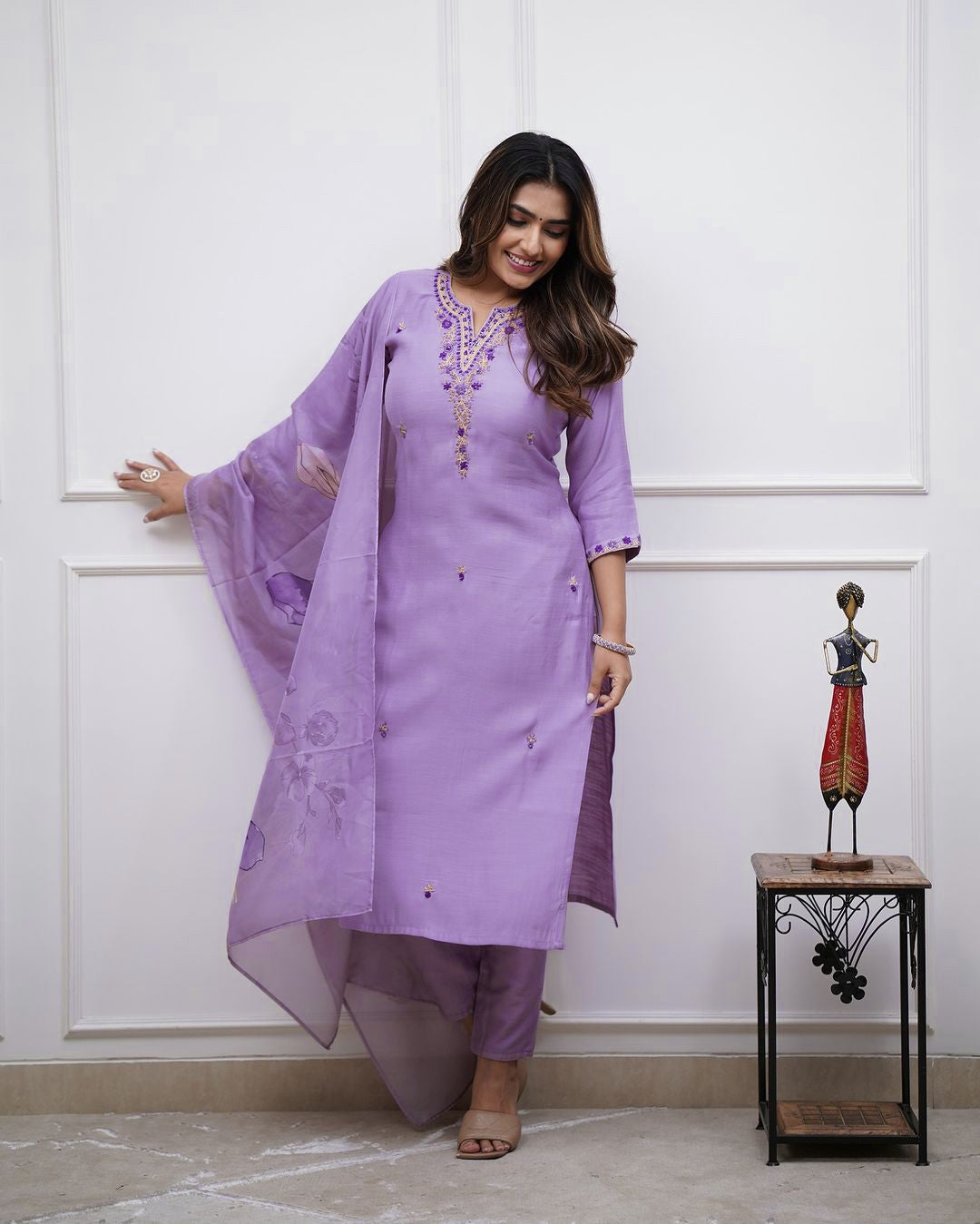 Womens Kurta with Pant and Dupatt , V-Neck.3/4 Sleeve Knee Length Purple
