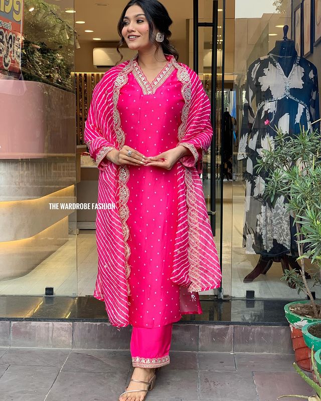 Women Sequence Embroidered Viscose Rayon Kurta Set