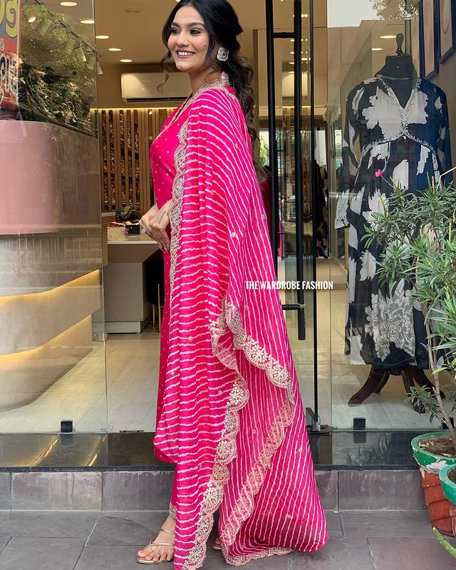 Women Sequence Embroidered Viscose Rayon Kurta Set
